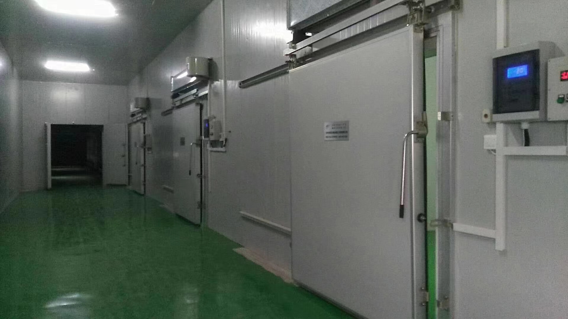 如何確保冷庫(kù)內(nèi)的溫度在安全范圍內(nèi)？